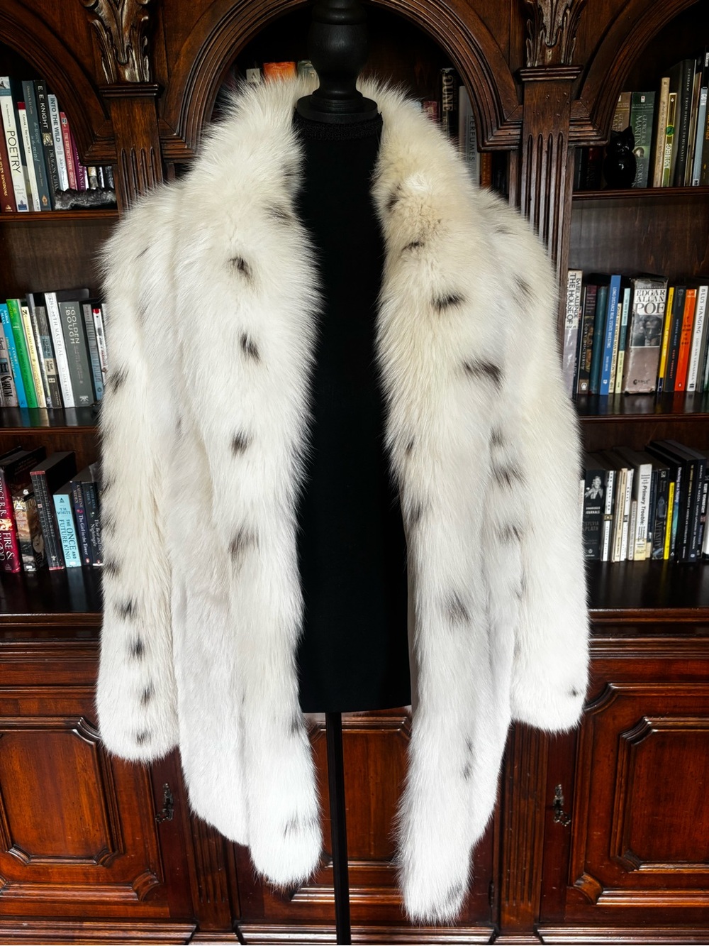 Arctic Fox Spotted Fur Coat, Vintage Finnish genuine fur, white spotted fox fur